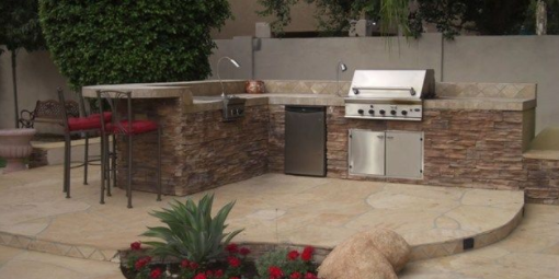 How to Fit an Outdoor Kitchen into a Small Backyard How to Fit an Outdoor Kitchen into a Small Backyard
